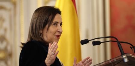 La ministra de Defensa, Margarita Robles, preside el acto de imposición de condecoraciones con motivo de la DANA 2024, a 14 de enero de 2026, en Madrid (España). Las condecoraciones reconocen a personal militar de la Unidad Militar de Emergencias y se hace entrega de la Cruz del Mérito Militar a alcaldes de diversos municipios.