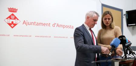 El alcalde de Amposta, Adam Tomàs y la concejala de acción climática, Nùria Marco.