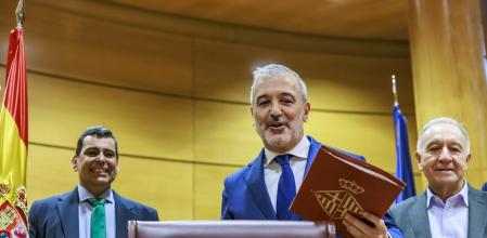 El alcalde de Barcelona, Jaume Collboni al inicio de la Comisión de Vivienda y Agenda Urbana del Senado para explicar las políticas de vivienda que el Ayuntamiento está impulsando en la ciudad de Barcelona y exponer los efectos que ha tenido la declaración de zona de mercado tensionado