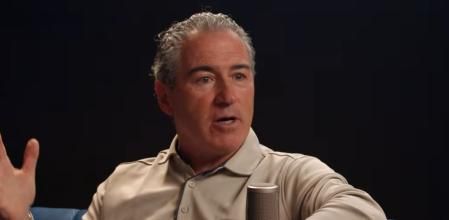 Vallés también reflexiona sobre el temor que muchas personas sienten al subirse a un avión