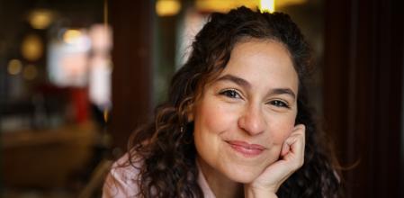 foto NACHO VERA GALBARRO (14/01/2026) Bàrbara Mestanza, que estrena 'Tallar-se el peu amb una motoserra', en la Sala Beckett.