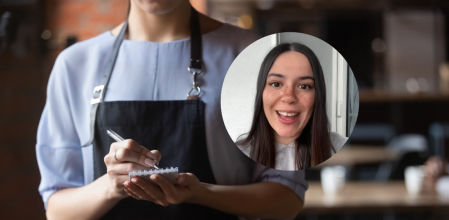 Camarera tomando nota