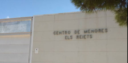 Exterior del centro donde trabaja el educador detenido