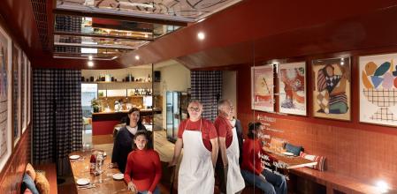 Maria Àngels y Paula Marquès, que espera un bebé, y el cocinero Quim Marquès