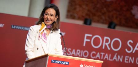 La presidenta del Banco Santander, Ana Botín, durante el foro celebrado en Barcelona