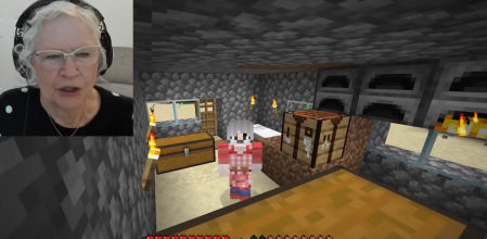 La abuela ha decidido ser 'gamer' para ayudar a su nieto