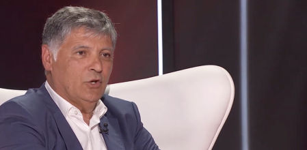 Toni Nadal en medio de la entrevista