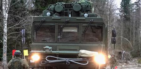 Transporte de un misil Oréshnik como el que fue lanzado por Rusia sobre Lviv (Ucrania) la pasada semana