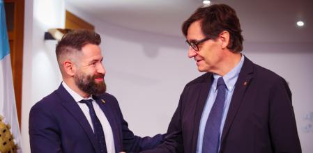 El presidente de la Generalitat, Salvador Illa, con el alcalde de Ascó, en su último acto público 