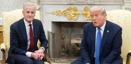 El presidente de Estados Unidos Donald Trump junto al primer ministro de noruega, Jonas Gahr Støre, en la reunión que mantuvieron en el Despacho Oval en abril de 2025&nbsp;