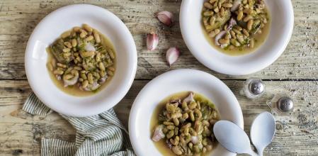 Verdinas con calamarcitos y alcachofas