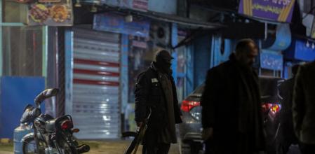 Vigilancia tras el atentado contra un restaurante sino-musulmán regentado por chinos en el barrio kabulí de Shahr-e-Naw, el lunes por la noche&nbsp;