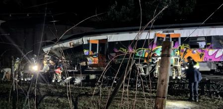 Muere el maquinista del Rodalies descarrilado al chocar contra un muro desprendido en Gelida
