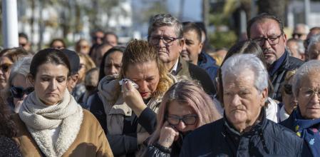 Vecinos de Punta Umbría expresan su dolor por las víctimas