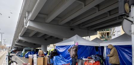 A l’assentament sota la C-31 a Badalona encara hi queden unes trenta persones
