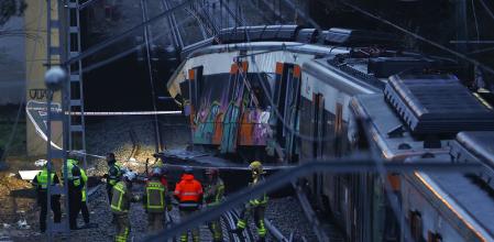 Los Bombers revisan este miércoles el tren de Rodalies descarrilado en Gelida que se cobró la vida de un maquinista en prácticas&nbsp;