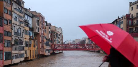 Desbordamiento del río Onyar durante la tormenta Harry, en Girona, España