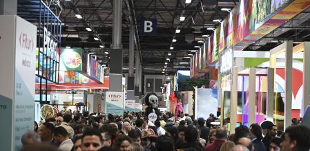  Vista general de uno de los pabellones de la Feria de Turismo de Madrid 