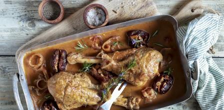 Pavo rustido con dátiles y béicon