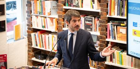 El ministro Urtasun, durante la presentación del barómetro de hábitos de lectura, en la librería Rafael Alberti de Madrid&nbsp;