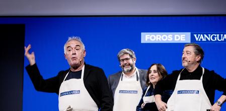 Ferran Adrià i Joan Roca abans de preparar davant dels assistents un pa amb tomàquet