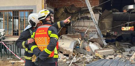 Un camión se empotra en un restaurante en un pueblo de Madrid.