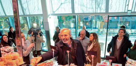 Azcónel primer dia de campanya al mercat d’EsparteradeSaragossa