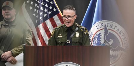 El responsable de los agentes del ICE, Greg Bovino, compareció este viernes en rueda de prensa para aplacar el escándalo por la detención en Minneapolis del niño Liam 