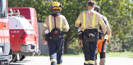 Un camión de 40 toneladas de nitrógeno líquido refrigerado se queda encallado en Torrelles de Llobregat