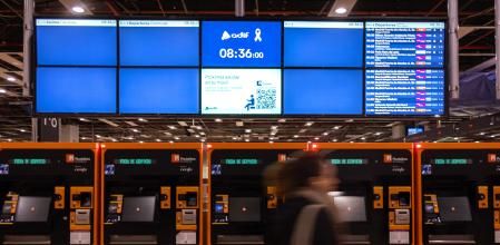 Sin servicio.Máquinas expendedoras de Sants durante el parón de Rodalies.