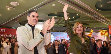 Pedro Sánchez, junto a Pilar Alegría, en el mitin del PSOE que ayer protagonizaron en Huesca