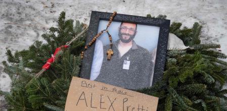 Homenatge aAlex Prettia Minneapolis amb una advertència: “El que permetis que el govern faci a d’altres t’ho podrà fer a tu”