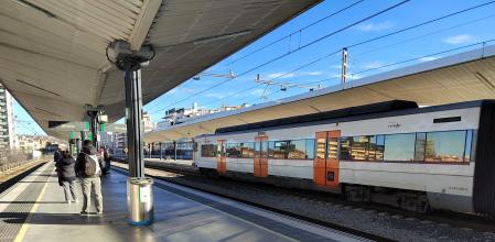 Aspecto de los andenes de la estación de tren de Girona hoy sobre las 10 de la mañana.