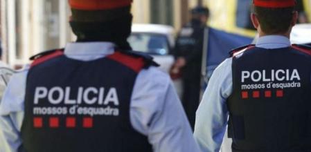 Denunciado un hombre de 35 años por intentar aprobar el examen teórico de conducir usando el móvil