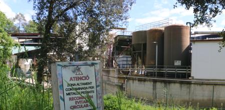 Exterior de la fábrica de baterías Exide de Bonmatí.