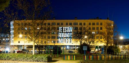 Uno de los edificios con el lema de la campaña de Más Madrid.