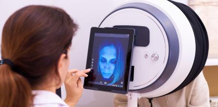 Los expertos en medicina estética analizan la piel en busca de la huella estética es el rastro acumulado de todos los procedimientos realizados sobre la piel