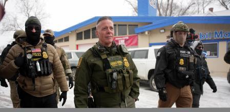 El cap de l’ICE de Minnesota, el controvertitGreg Bovino, amb membres del seu servei d’immigració