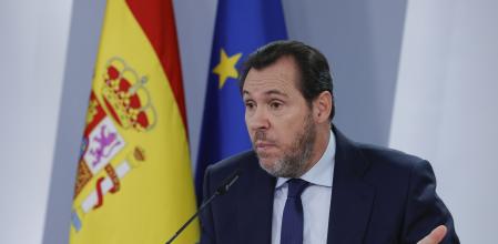 El ministro de Transportes y Movilidad Sostenible, Óscar Puente, durante la rueda de prensa ofrecida tras el Consejo de Ministros, este martes EFE/ Zipi