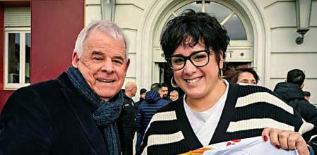 El fundador de Industrias Garcia, con la alcaldesa de Santa Coloma, Mireia González .