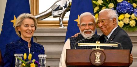 La presidenta de la Comisión Europea, Ursula Von der Leyem, con el primer ministro indii Narendra Modi y el poresidente del Consejo Europeo, Antonio Costa