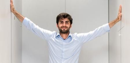 El arquitecto Leonardo Di Chiara en su “Tiny House”.