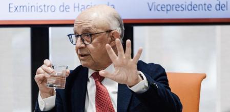 La Agencia Tributaria sospecha que ex exdespacho de Cristóbal Montoro cobró de manera troceada de sus clientes para no ser detectados ciertos pagos, después de