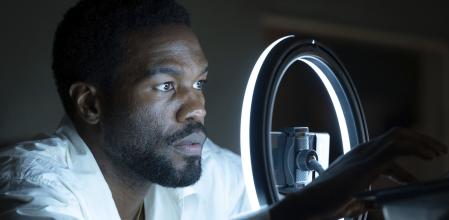 ¡Yahya Adbul-Mateen II, ganador del Emmy por 'Watchmen'.&nbsp;