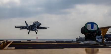 Uncaçaaterra alportaavions Abraham Lincoln