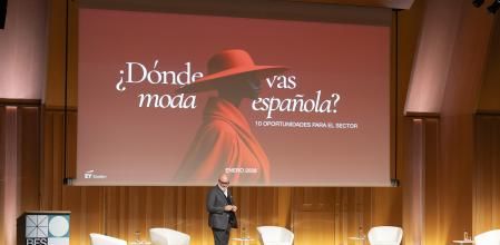 Javier Vello, empresario a cargo de EY Studio+ en España, durante su ponencia en la Barcelona Fashion Summit sobre las oportunidades de la moda española