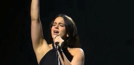 Rosalía actua en el concierto por Palestina en Barcelona 29 enero 2026