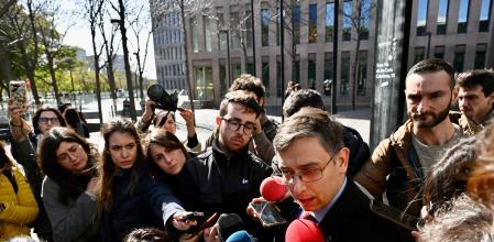 El lletrat d’Abogados Cristianos que representa el pare de la noia donant explicacions sobre el cas al setembre