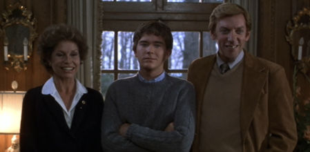 La muerte del hijo mayor provoca un silencio que lo envuelve todo mientras Conrad, el hermano superviviente, busca apoyo en la terapia para enfrentarse a sus recuerdos y a la frialdad materna