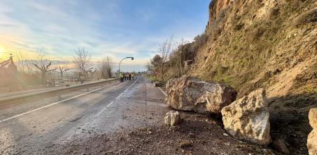 Desprendimiento de rocas en Gerb, en la carretera LV-9047 entre Balaguer y Camarasa